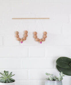 boobies wallhanging mobile aus Filzkugeln