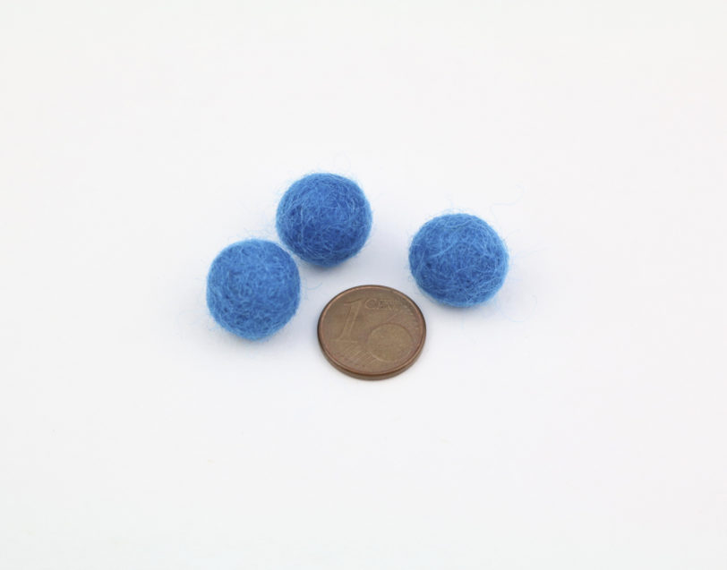Filzkugeln 1cm Farbe kraeftiges blau