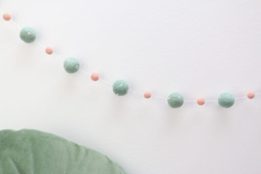 Girlande aus Filzkugeln Polka Dot aloe rosa