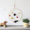 Mobile Wallhanging Planeten aus Filzkugeln und Rakete im Holzring