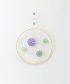 Mobile Wallhanging Planeten aus Filzkugeln im Holzring