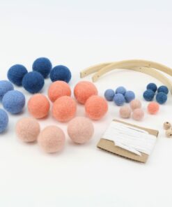 DIY Bastel Set kleines Filzkugel Mobile in blau und rosa