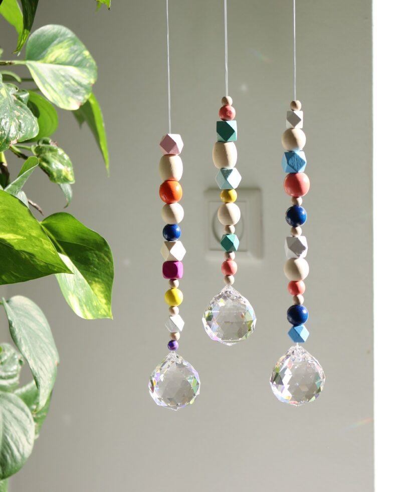 Sonnenfänger suncatcher mit Glaskristall und Holzperlen verschiedene Farben