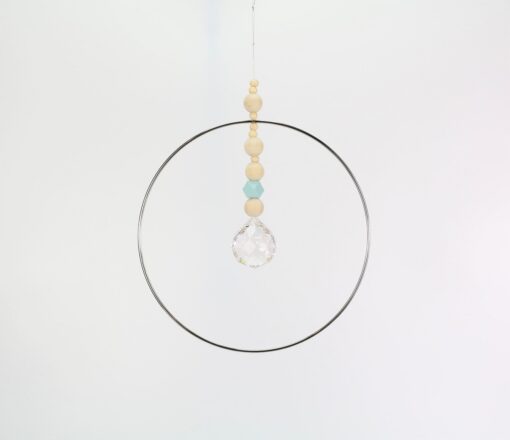 Sonnenfänger-Mobilé suncatcher mit Glaskristall, Holzperlen und Metallring